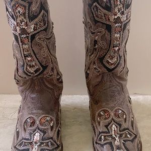 These boots are like brand new !